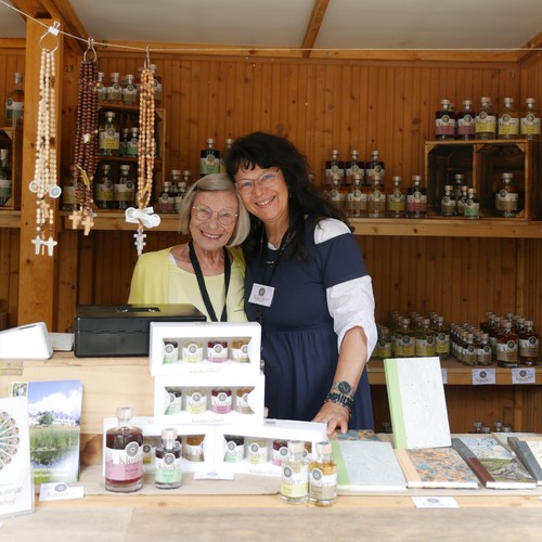 Die ehrenamtlichen Mitarbeiter des Klosters Stiepel auf dem Klostermarkt

Foto: LWL/Pillen