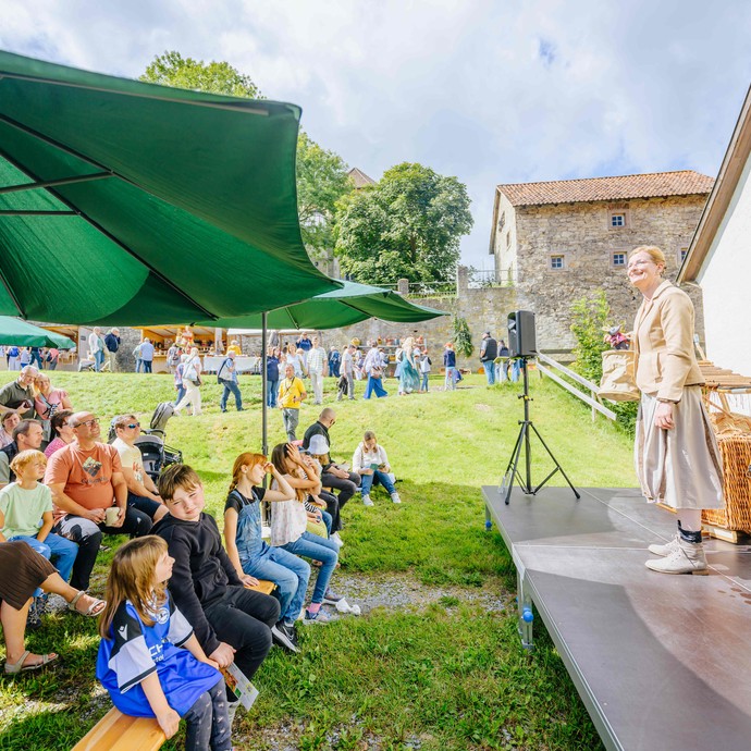 Das Theater Laku Paka verzaubert kleine und große Gäste.

Foto: Bezim Mazhiqi (vergrößerte Bildansicht wird geöffnet)