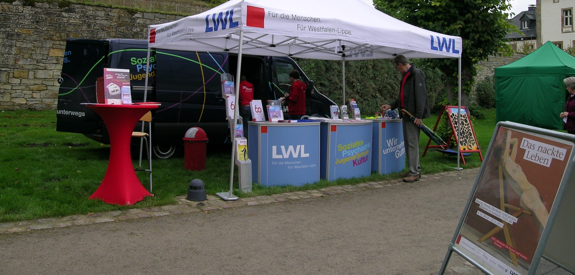 Auf dem Foto sieht man den Stand des LWL-Mobil auf dem Klostermarkt.

Foto: LWL