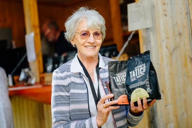 Am Stand des City-Klosters bekommen Gäste vor allem Kaffee und tiefgehende Gespräche.
Foto: Bezim Mazhiqi