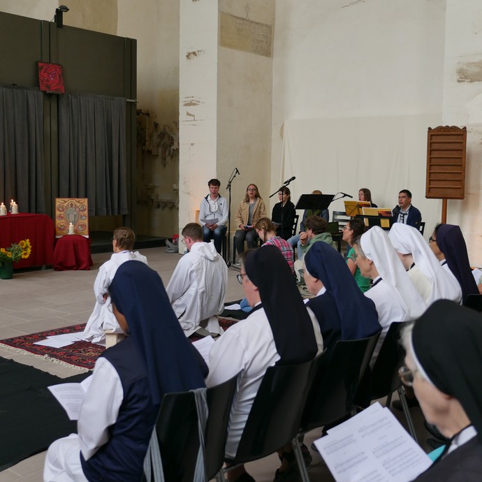Das Taizé-Gebet wurde von einem Chor aus Aachen begleitet.

Foto: LWL/Pillen (öffnet vergrößerte Bildansicht)