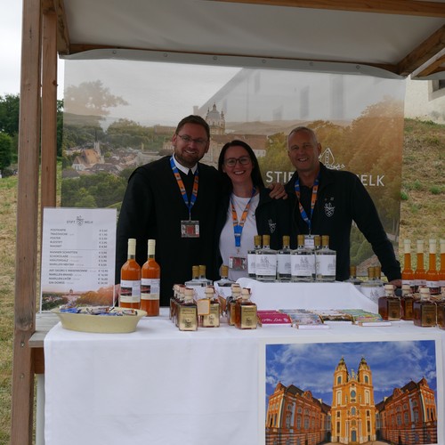 Die Ordensleute und Ehrenamtlichen vom Stift Melk auf dem Dalheimer Klostermarkt

Foto: LWL/Pillen