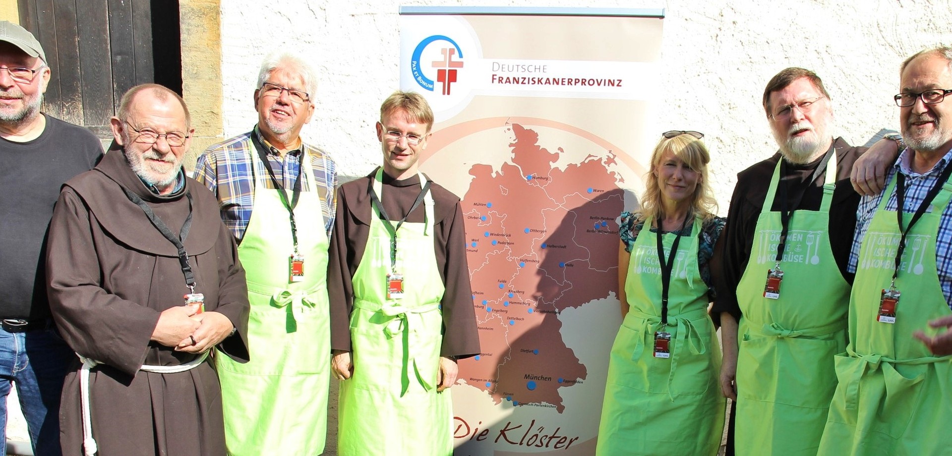 Die Abordnung der Franziskaner aus Dortmund auf dem Klostermarkt.

Foto: Franziskanerkloster Dortmund