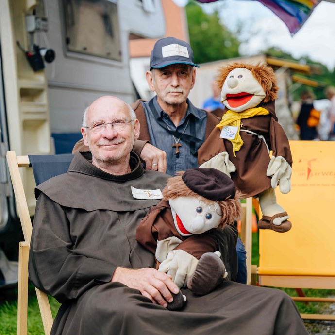 Bruder Gabriel aus dem rollenden Kloster

Foto: Bezim Mazhiqi (vergrößerte Bildansicht wird geöffnet)