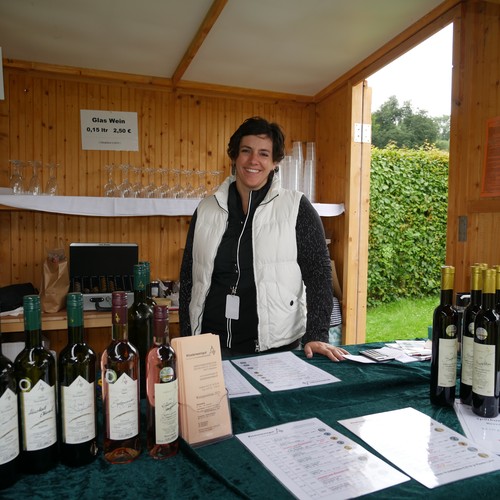 Der Stand des Klosterweinguts Jakobsberg auf dem Klostermarkt

Foto: LWL/Kruck