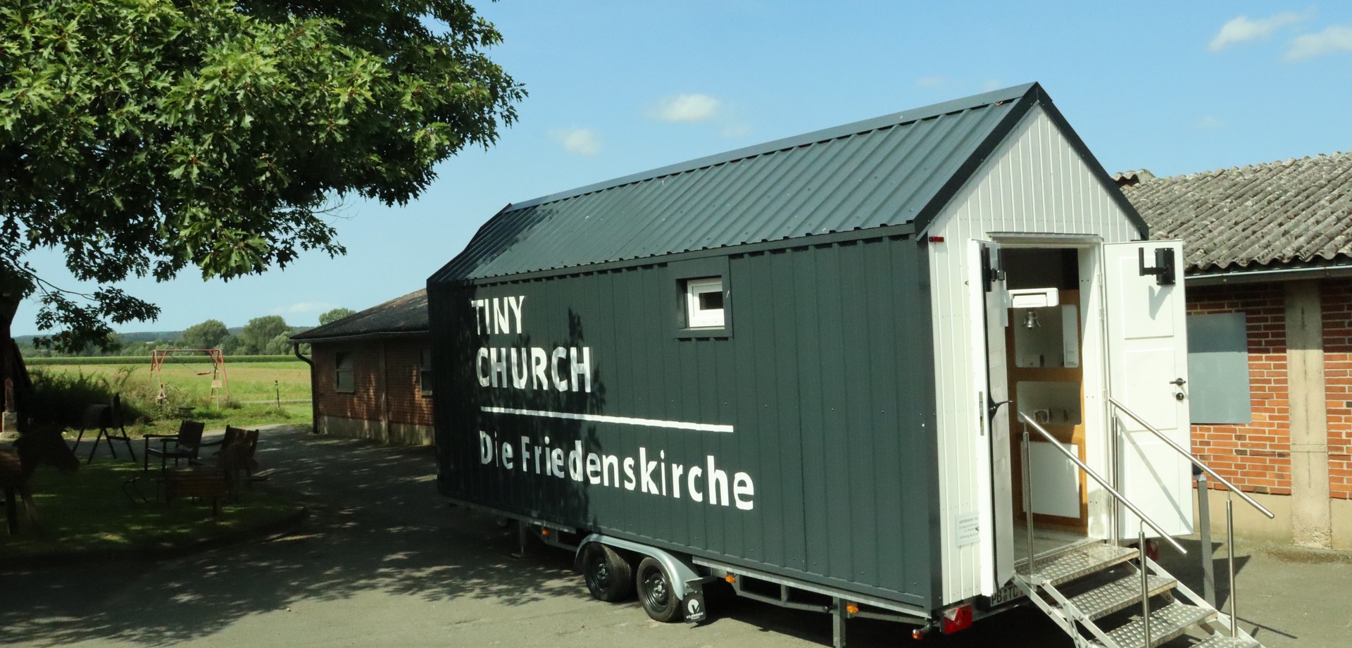 Auf dem Foto sieht man die Tiny-Church. 

Foto: Kolping-Bildungswerk Paderborn, Jana Sudhoff