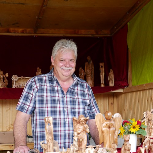 Auf dem Bild ist Herr Bachl auf dem Klostermarktstand zu sehen.

Foto: LWL