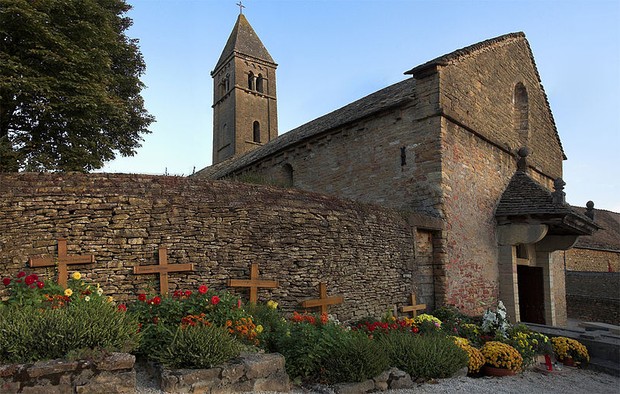 Alte romanische Dorfkirche mit dem Grab von Frère Roger.

Foto: Wikipedia