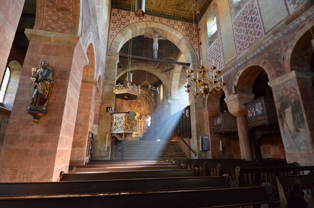 Das Bild zeigt den Innenraum der Kirche des Stifts.

Foto: SJackwert