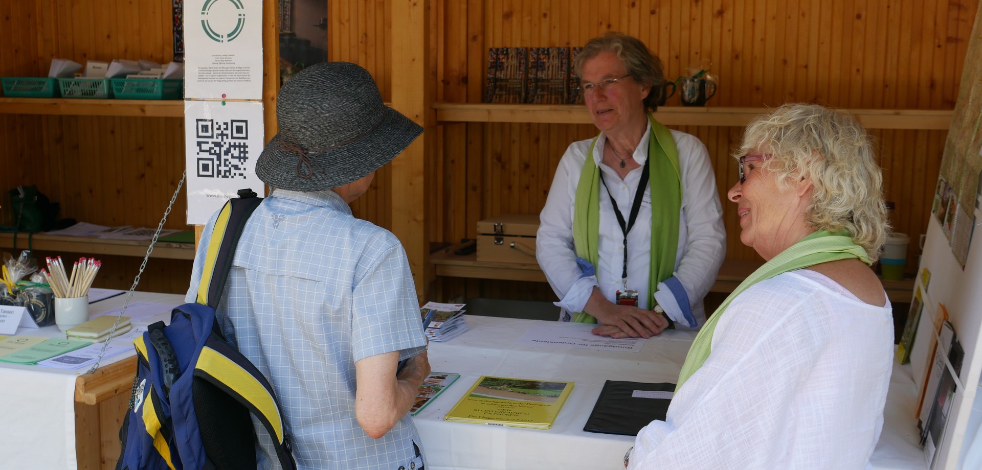 Auf dem Foto sieht man den Stand des Christlichen Bildungswerkes auf dem Klostermarkt.

Foto: LWL/Schellenberg