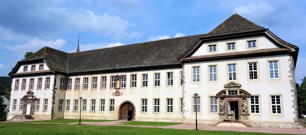 Auf dem Foto sieht man das Kloster in Höxter-Brenkhausen.

Foto: Jennifer Peppler, Koptisches Kloster Brenkhausen