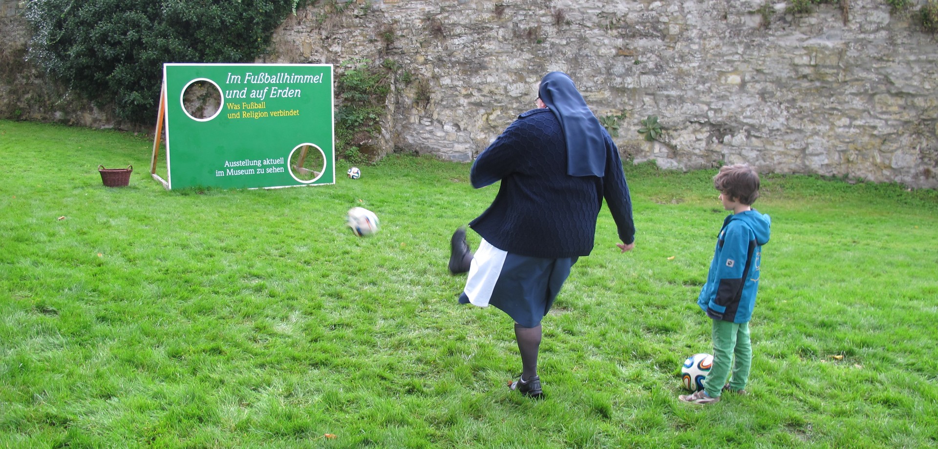 Auch die Ordensleute begeistert das Rahmenprogramm.

Foto: LWL
