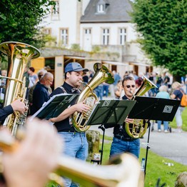 Musikalische Begleitung auf dem Klostermarkt.
Foto: Bezim Mazhiqi