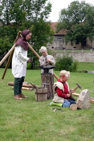 Auf dem Foto sieht man ein Angebot der Klosterwerkstatt für Kinder.

Foto: LWL