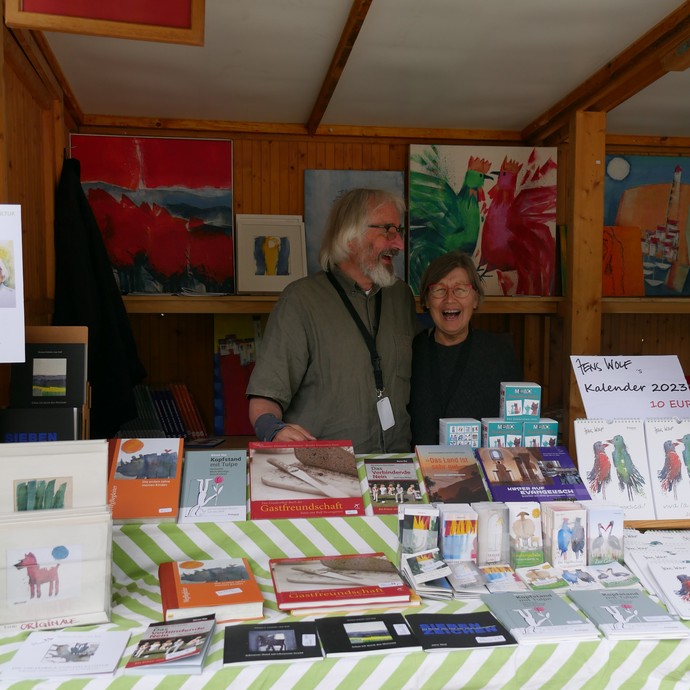 Gute Stimmung am Stand des Klosters Volkenroda

Foto: LWL/Pillen (öffnet vergrößerte Bildansicht)