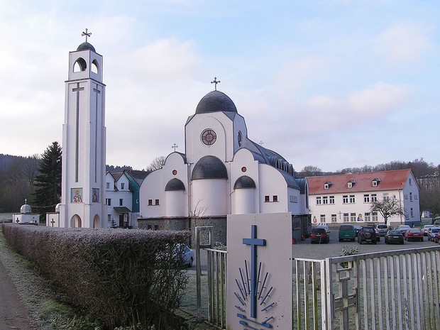 Auf dem Foto sieht man das koptische Kloster in Kröffelbach.

Foto: Wikipedia