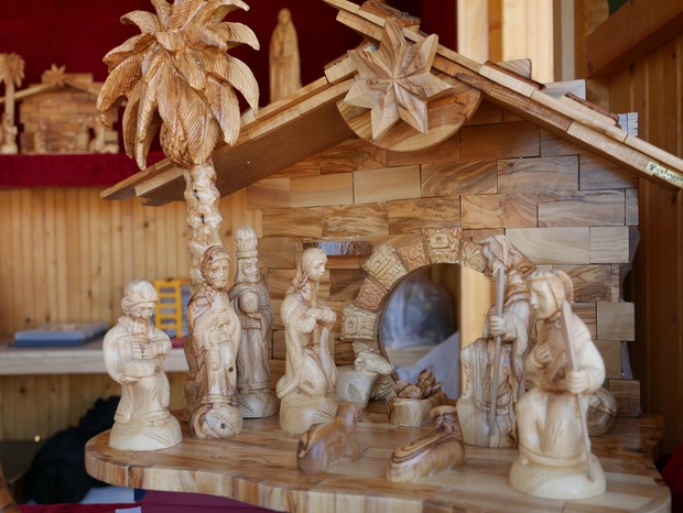Auf dem Foto sieht man eine von Hand geschnitzte Krippe aus Holz.

Foto: LWL/Schellenberg