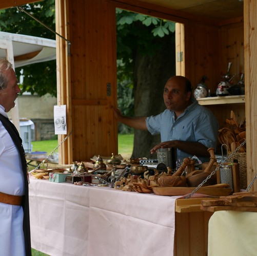Auf dem Foto sieht man Anba Damian im Gespräch mit Pater Gerhard.

Foto: LWL
