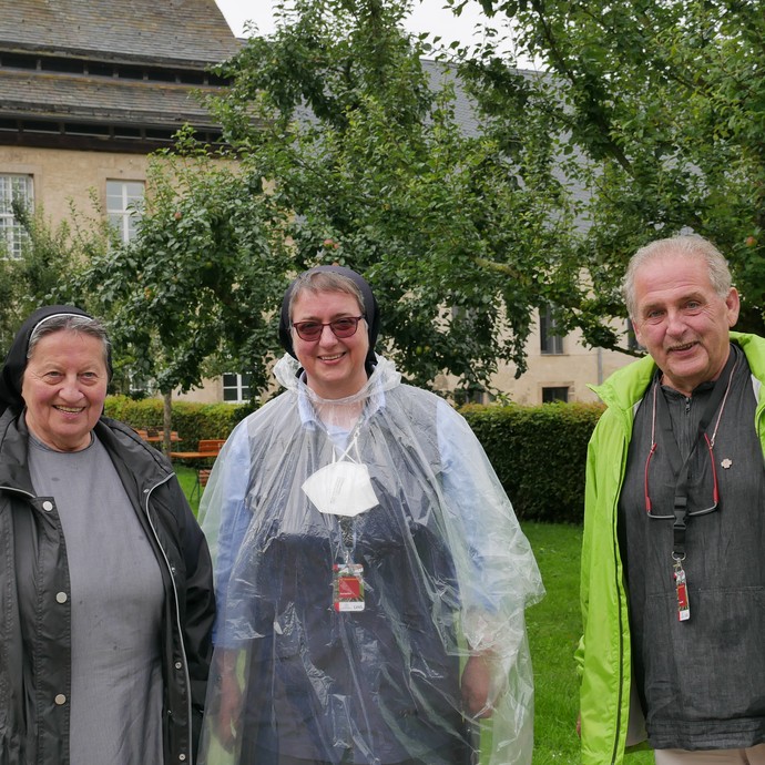 Nach dem Besuch des ökumenischen Gottesdienstes - Sr. Doris, Sr. Katharina und Pater Gerhard

Foto: LWL (öffnet vergrößerte Bildansicht)