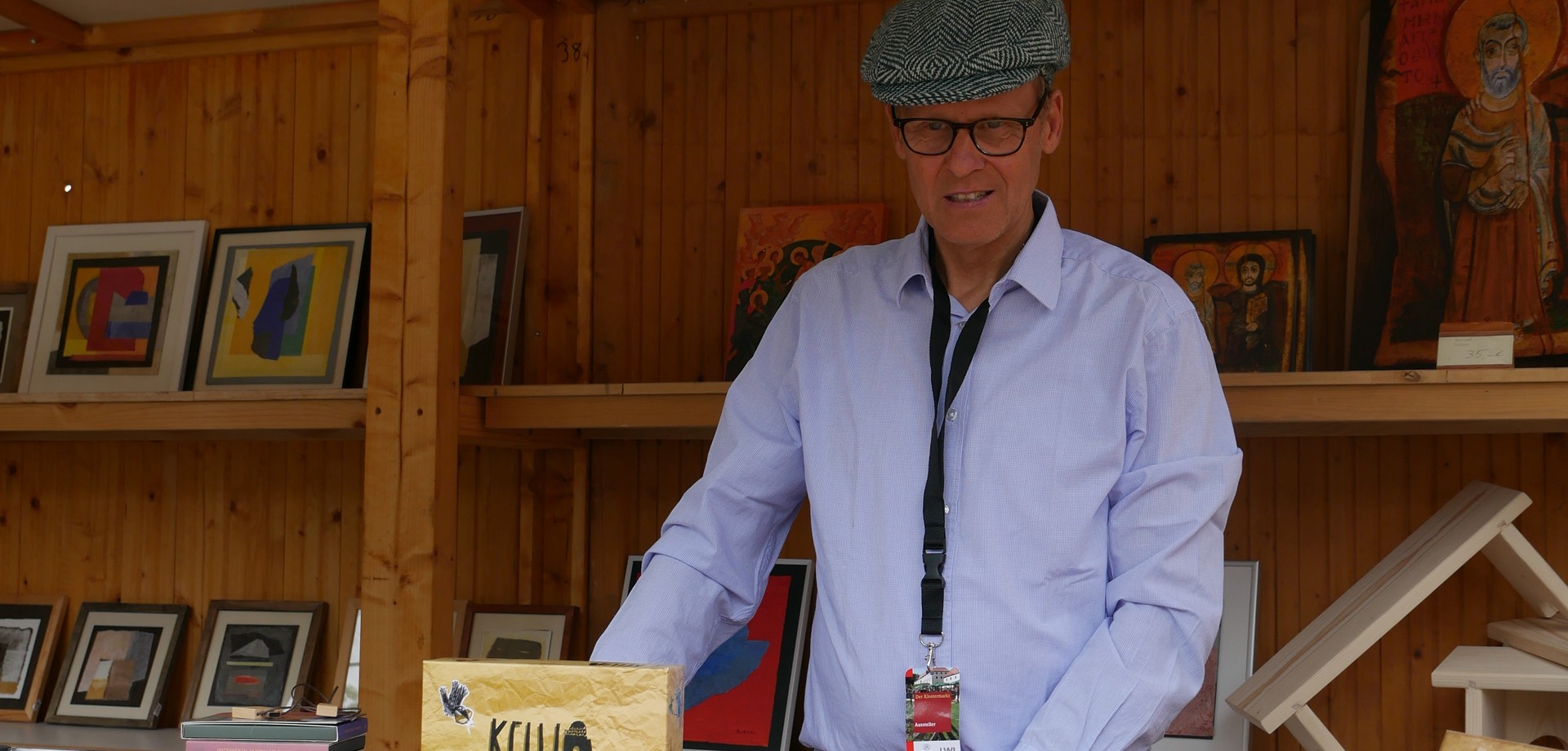 Bruder Sebastién am Klostermarktstand

Foto: Communauté de Taizé